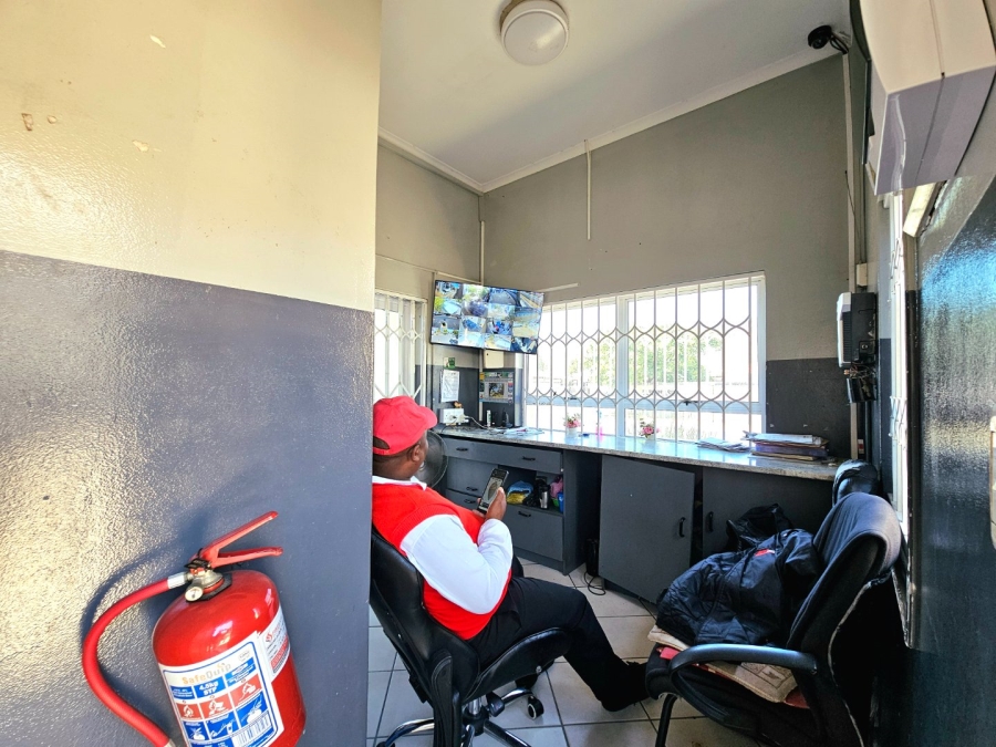 2 Bedroom Property for Sale in Whispering Pines Western Cape